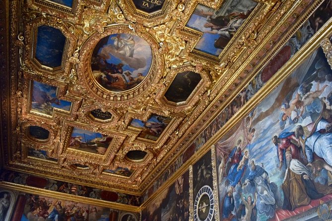 Venice: Doge’s Palace Prisons & Secret Itineraries Guided Tour - Entering Doge’s Palace without the long wait