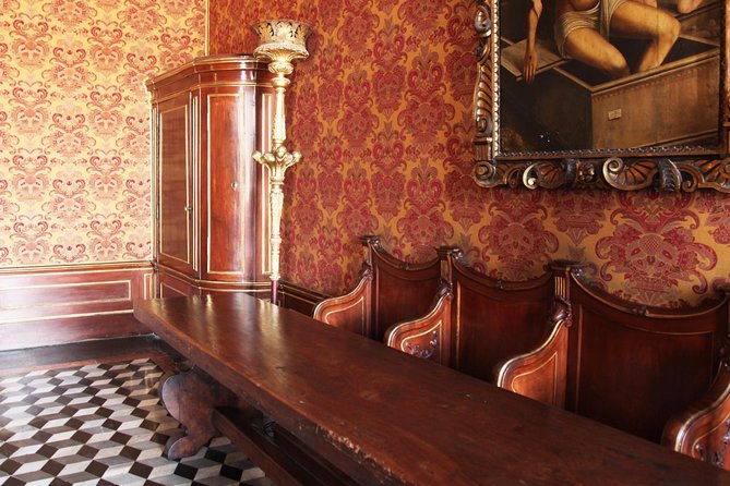 Venice: Doge’s Palace Prisons & Secret Itineraries Guided Tour - Into the attic and the Piombi cells
