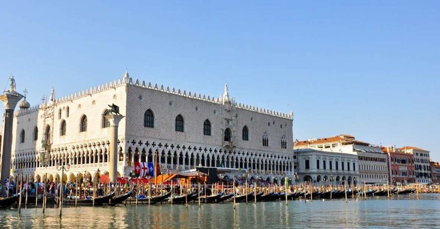 Venice: Doge's Palace Skip-the-Line Guided Tour - Entering through the skip-the-line entrance