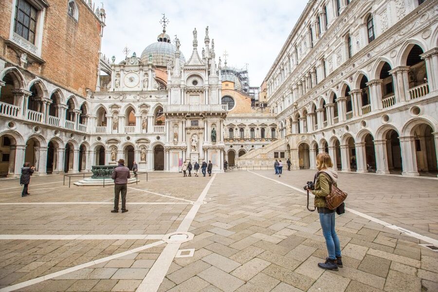 Venice: Doge's Palace Skip-the-Line Tour with Prisons - Crossing the Bridge of Sighs