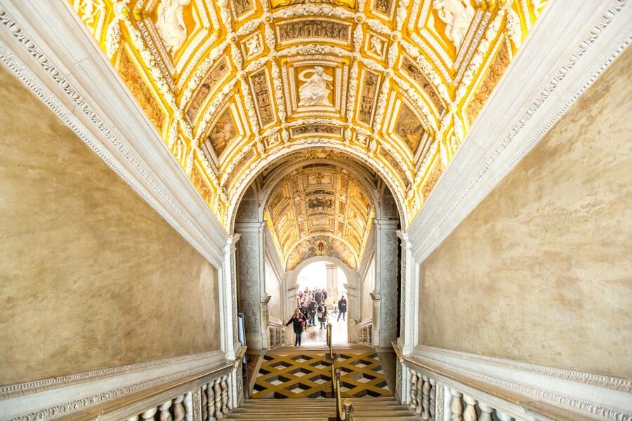 Venice: Doge's Palace Skip-the-Line Tour with Prisons - Entering the government rooms and grand staircases