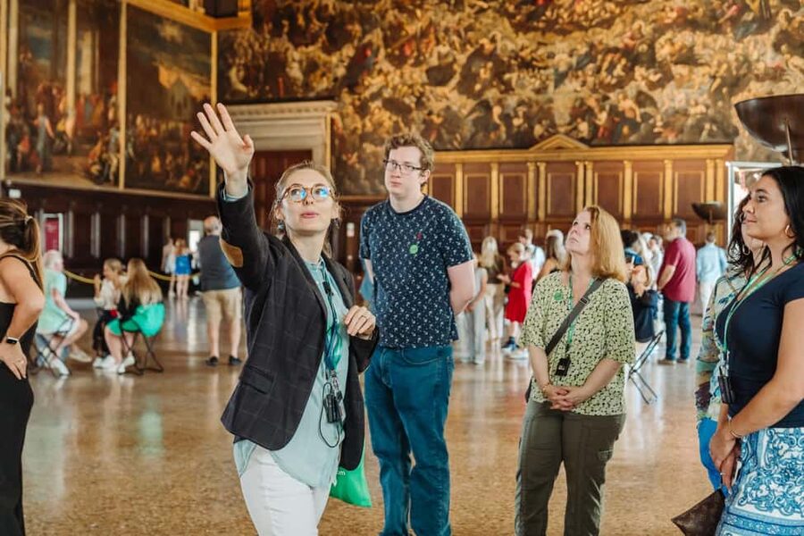 Venice: Doge's Palace & St Mark's Tour with Upgrade Option - Crossing the Bridge of Sighs into the New Prisons