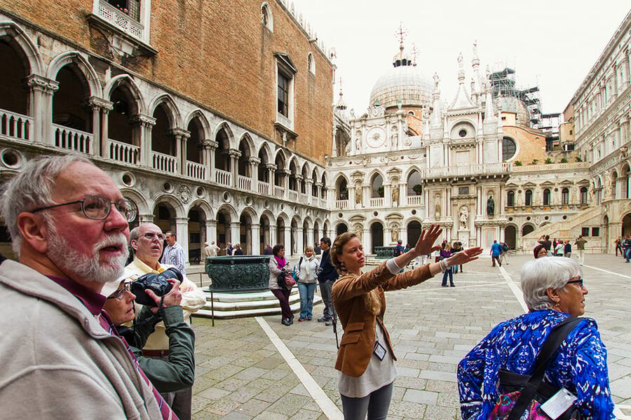 Venice: Doges Palace, Prison, and Secret Passageways Tour - The Bridge of Sighs and the New Prisons