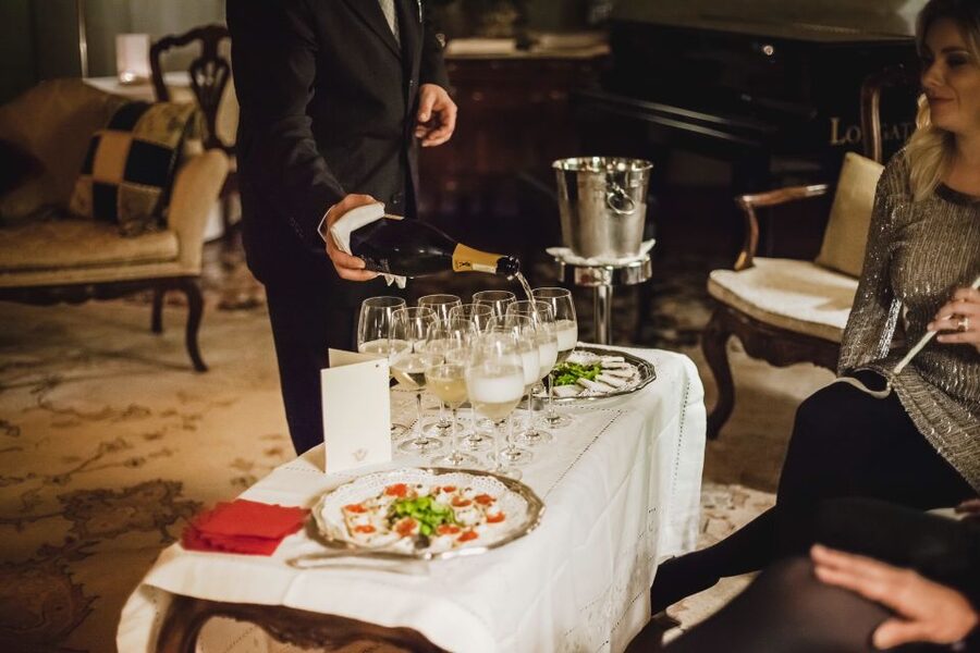 Venice: Gondola Ride and a Gala Dinner in a Venetian Palace - What You See From a Private Gondola