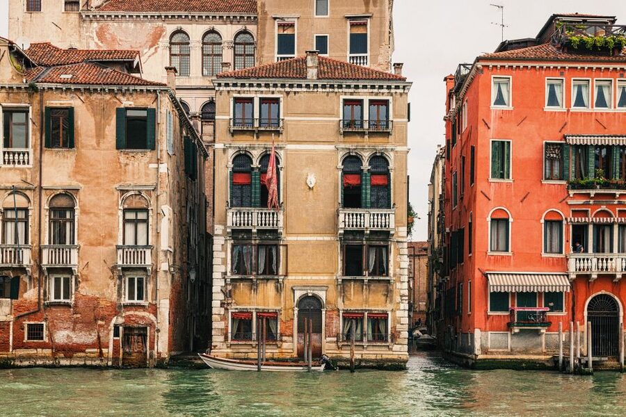 Venice: Gondola Ride and a Gala Dinner in a Venetian Palace - The Mystery of the Final Palace
