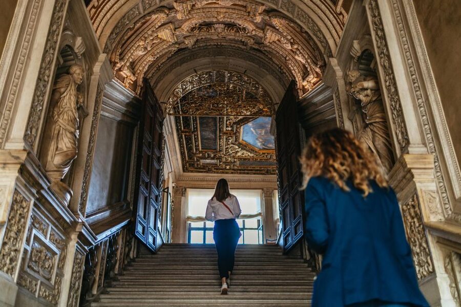 Venice: Private Entry Doge Palace & St. Mark Terraces Tour - How the guides shape the experience