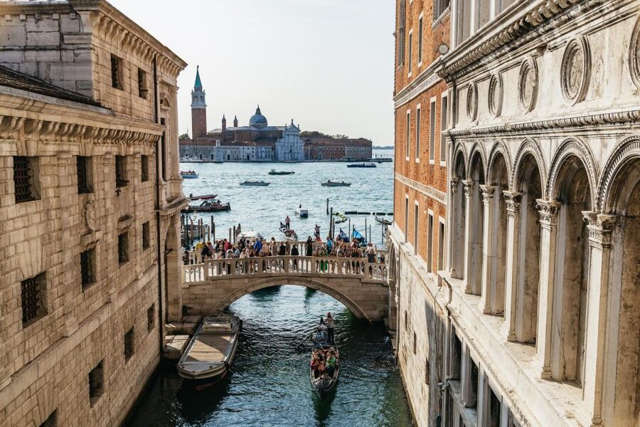 Venice: Private Entry Doge Palace & St. Mark Terraces Tour - Walking across the Bridge of Sighs