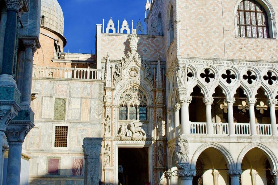 Venice: Skip-the-Line Doge’s Palace & Basilica Walking Tour - Crossing the Bridge of Sighs