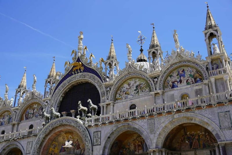 Venice: St. Mark's Basilica, Doge's Palace & Bridge of Sighs - Crossing the Bridge of Sighs