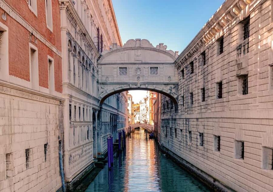 Venice: St Mark's, Doge's Palace, Murano & Burano Day Tour - Murano and the art of glassmaking
