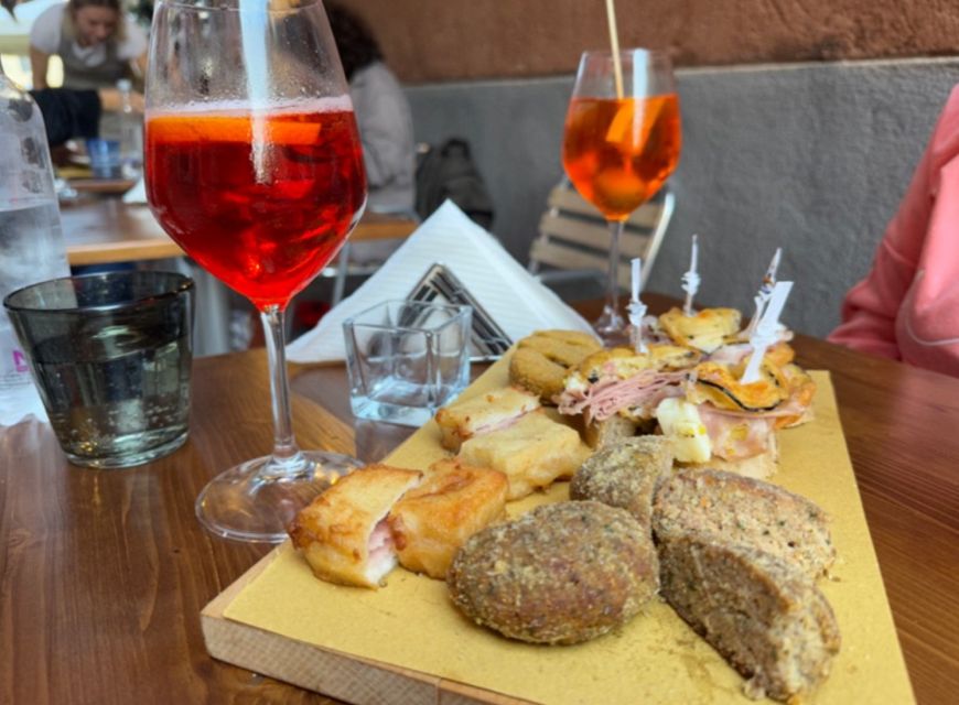 Venice: St. Mark's, Doge's Palace, Rialto, and Gondola Tour - Lunch break in the middle of the day
