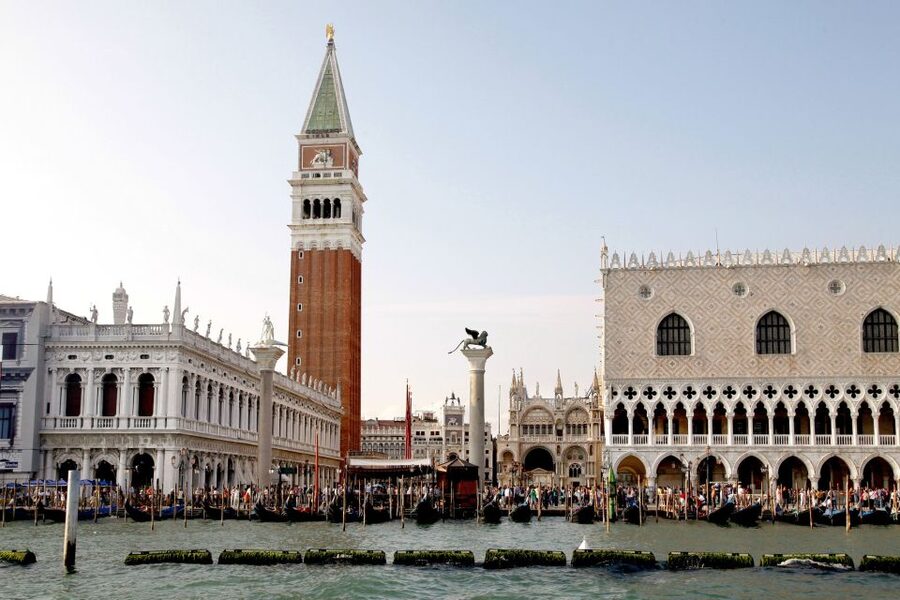 Venice: Walking tour, Doge Palace, & St. Mark's Basilica - Walking beyond the famous square