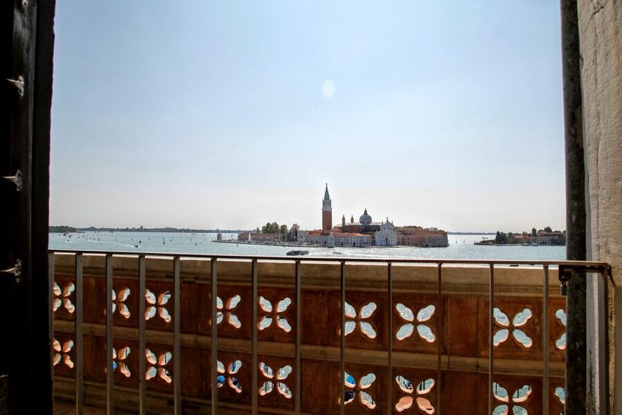Venice: Walking tour, Doge Palace, & St. Mark's Basilica - The guide can make or break the day