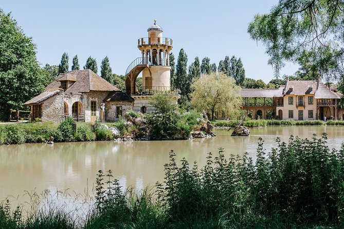 Versailles Domain Bike Tour with Palace Entry by Train from Paris - A picnic beside the Grand Canal