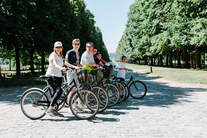 Versailles Domain Bike Tour with Palace Entry by Train from Paris - Buying lunch at the local market