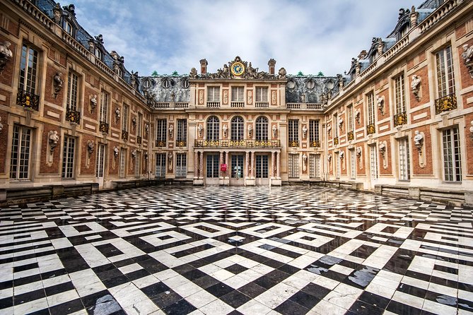 Versailles Domain Small-Group Guided Tour from Paris - Arriving at the Place d’Armes
