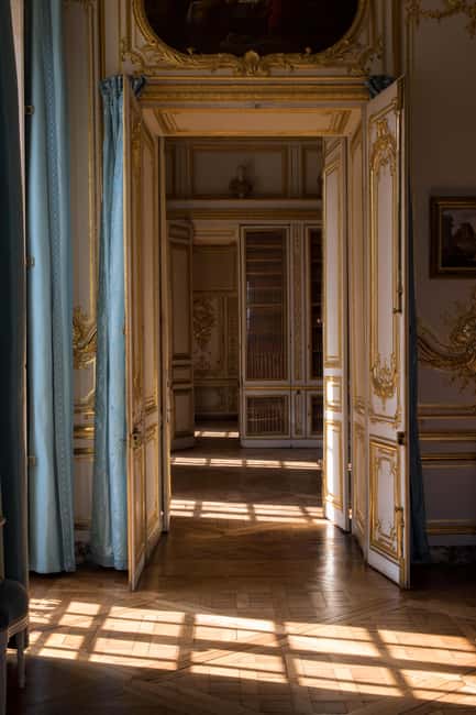 Versailles: Entry ticket & Private Apartments VIP Tour - From private life to public ceremony