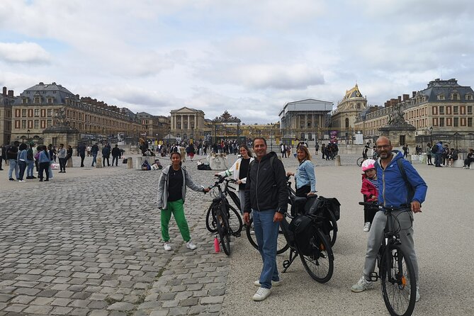 Versailles Full-Day Electric Bike Tour : Market, Picnic & Palace - Picnic by the Grand Canal