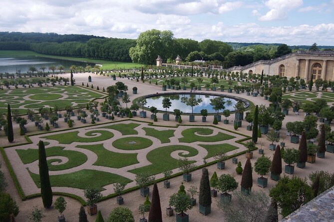 Versailles Full-Day Tour with the Estate of Marie-Antoinette - Group Size, Pace, and Walking Demands