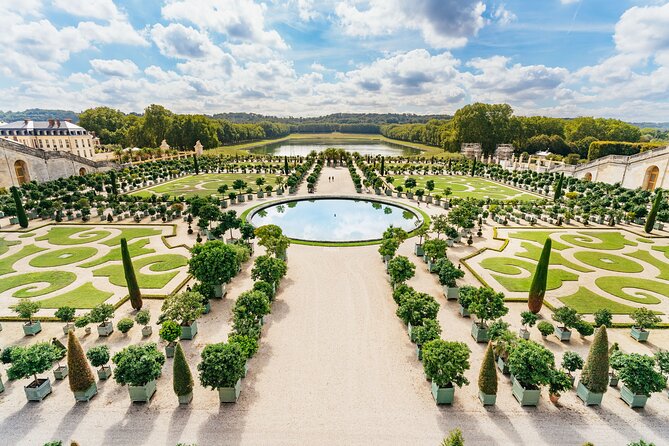 Versailles Full Tour: Palace, Gardens & Marie-Antoinette’s Estate - Walking through the 800-hectare gardens