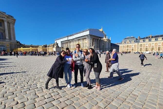 Versailles Golfcart & Bike Guided Tour: Gardens Hamlet Fountains - Guides, group size, and the human side of the day