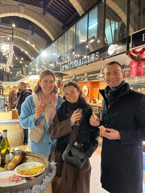 Versailles: Local & small-group Farmers' Market Food Tour - Seasonal fruit at the 300-year-old market