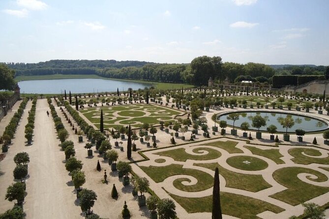 Versailles & Louvre Museum: All-Inclusive Semi Private Tour - A 45-minute walk through the Versailles gardens