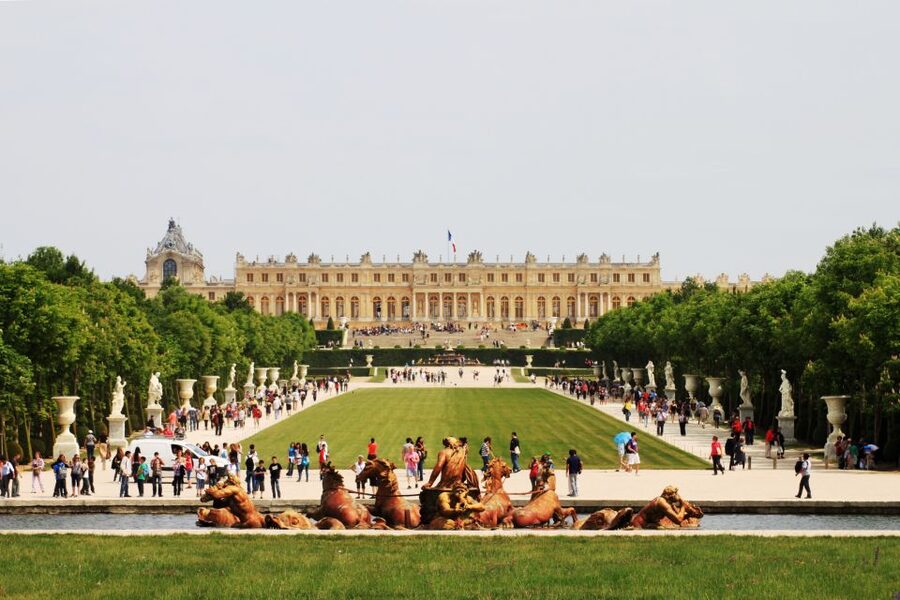 Versailles: Palace and Garden Bike Tour with Tickets - Starting in Versailles and shopping for lunch