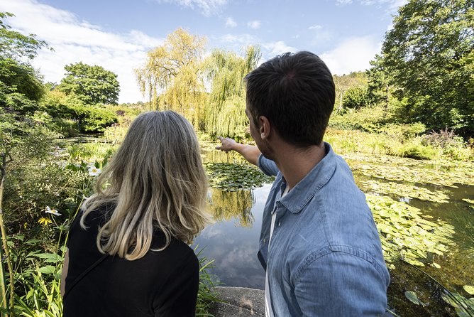 Versailles Palace and Giverny Monet House Visit with Lunch - Live guide or audio option?