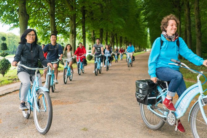 Versailles Palace Bike Tour with Market & Marie-Antoinette hamlet - Guides who make the long day work