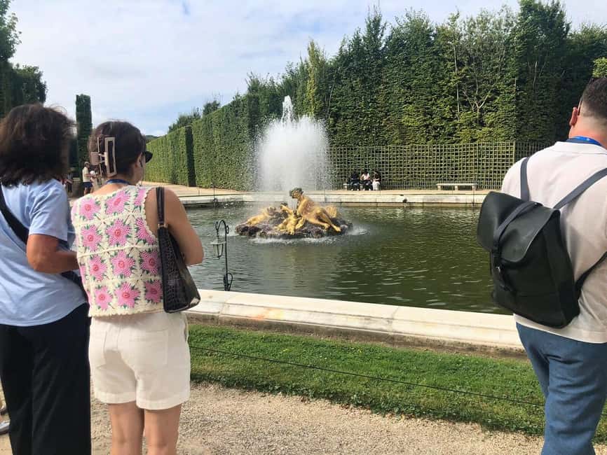 Versailles: Palace & Gardens Guided Tour with Entry Tickets - The Queen’s Apartment and its quieter details