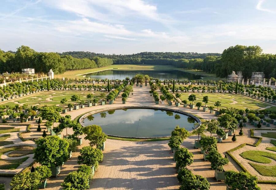 Versailles: Palace & Gardens Guided Tour with Entry Tickets - Adding the Gardens with a guide