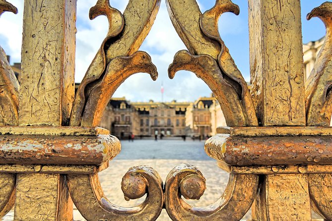 Versailles Palace & Gardens Tour with Transport from Paris - What the guided and self-guided choices really mean