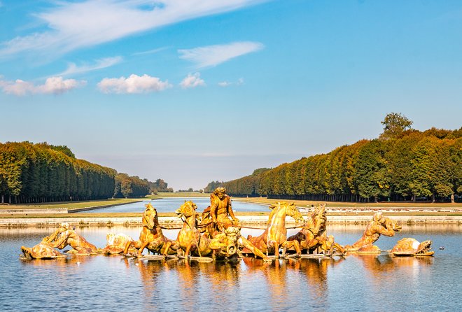 Versailles Palace Guided Day Tour and Trianon from Paris - Lunch at the far end of the estate