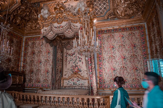 Versailles Palace Guided Tour with Reserved Entry - The gardens require a second decision