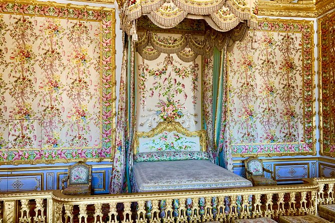 Versailles Palace & Marie-Antoinette's Estate Private Guided Tour with Lunch - The 8:30 am ride from Paris to Versailles
