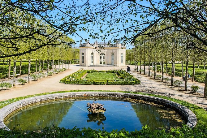 Versailles Palace & Marie-Antoinette's Estate Private Guided Tour with Lunch - Lunch beside the Grand Canal