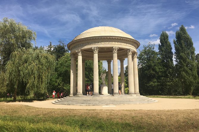 Versailles Palace & Marie-Antoinette's Estate Private Guided Tour with Lunch - How the private format changes the day