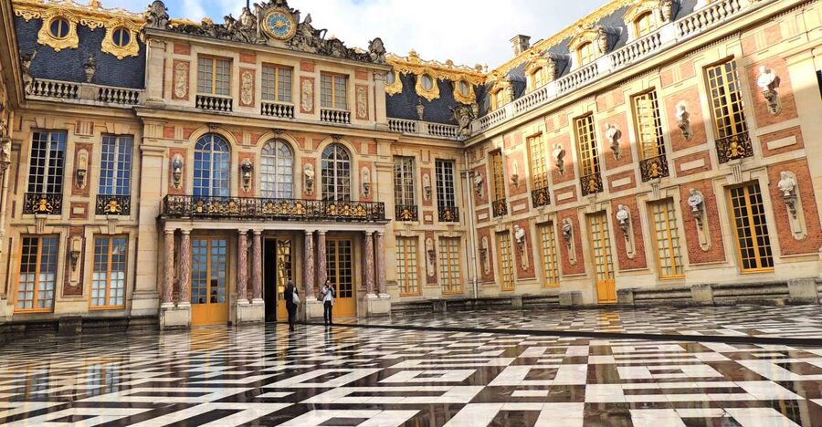 Versailles: Skip-the-Line Guided Palace Tour and Full Access - A focused tour, not a full palace survey