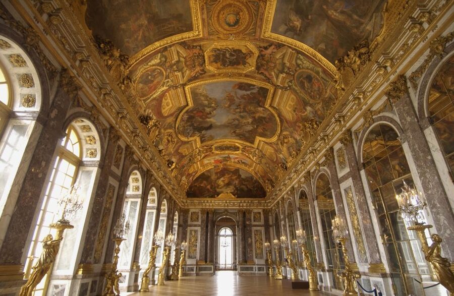 Versailles: Skip-the-Line Guided Tour of Palace with Gardens - Meeting Louis XIV at the Place d’Armes