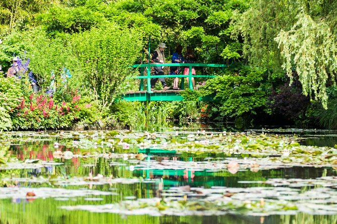 Versailles Timed Entrance Ticket and Giverny Small Group Day Trip from Paris - Starting from Paris at 8:00 a.m.
