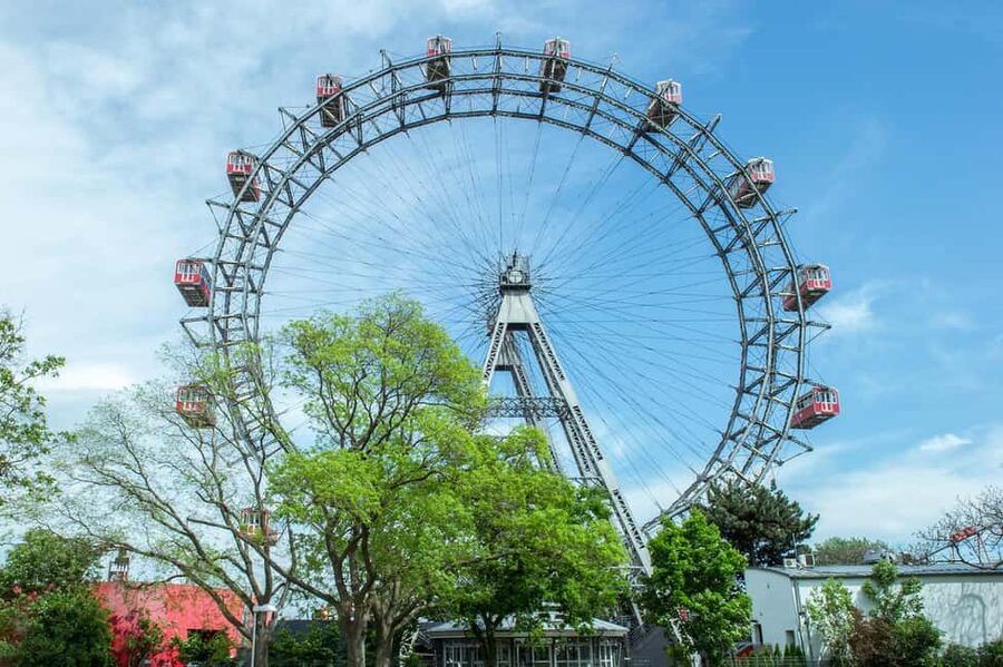 Vienna 3, 4 or 5-Attraction Pass: Schönbrunn, Belvedere, Bus - Belvedere Palace and Klimt’s The Kiss