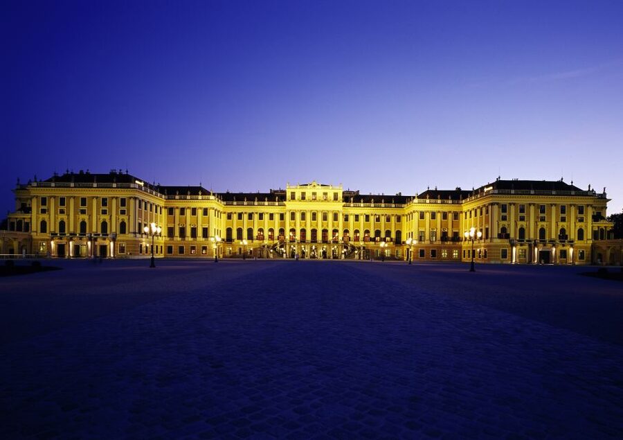 Vienna: After-Hours Schönbrunn Palace Entry & Concert Ticket - Finding the palace entrance at 6:45 PM