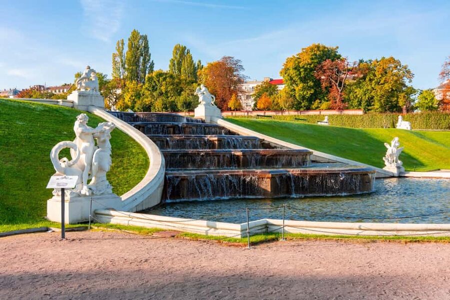 Vienna Belvedere Palace Skip-the-line Tour & Official Guide - How the guides shape the experience