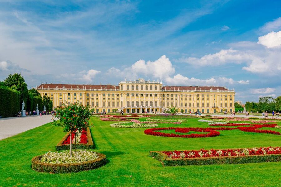 Vienna: Bus & Schönbrunn Palace Skip-the-Line Guided Tour - The 30-minute transfer to Schönbrunn