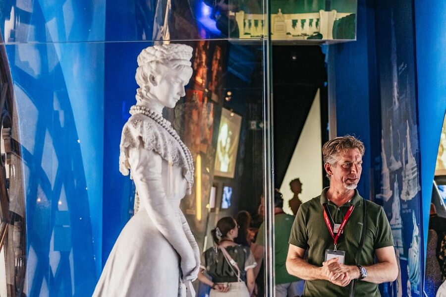 Vienna: Hofburg and Empress Sisi Museum Guided Tour - Inside the Sisi Museum