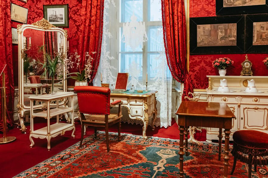 Vienna: Hofburg and Empress Sisi Museum Guided Tour - Why the guide matters here