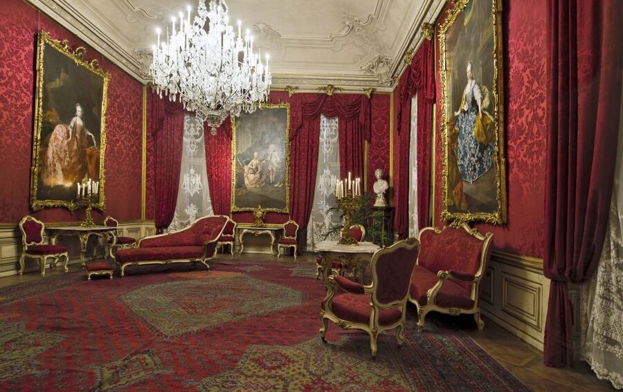 Vienna: Hofburg Palace and Sisi Museum Skip-the-Line Tour - Hotel transfers and the 2.5-hour choice