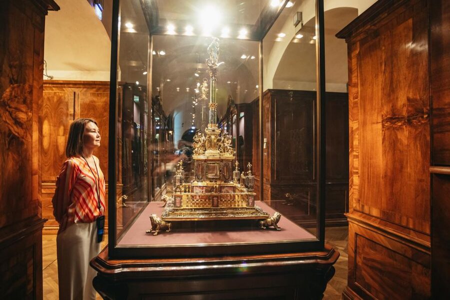 Vienna: Imperial Treasury in the Hofburg Palace - Emeralds, robes, keys, and the less obvious treasures