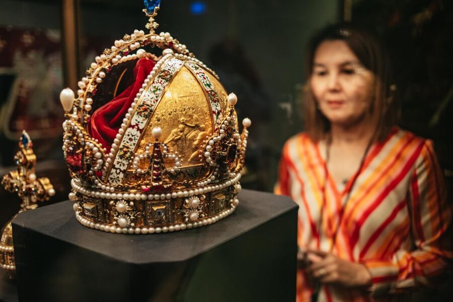Vienna: Imperial Treasury in the Hofburg Palace - Audio guide or independent visit?